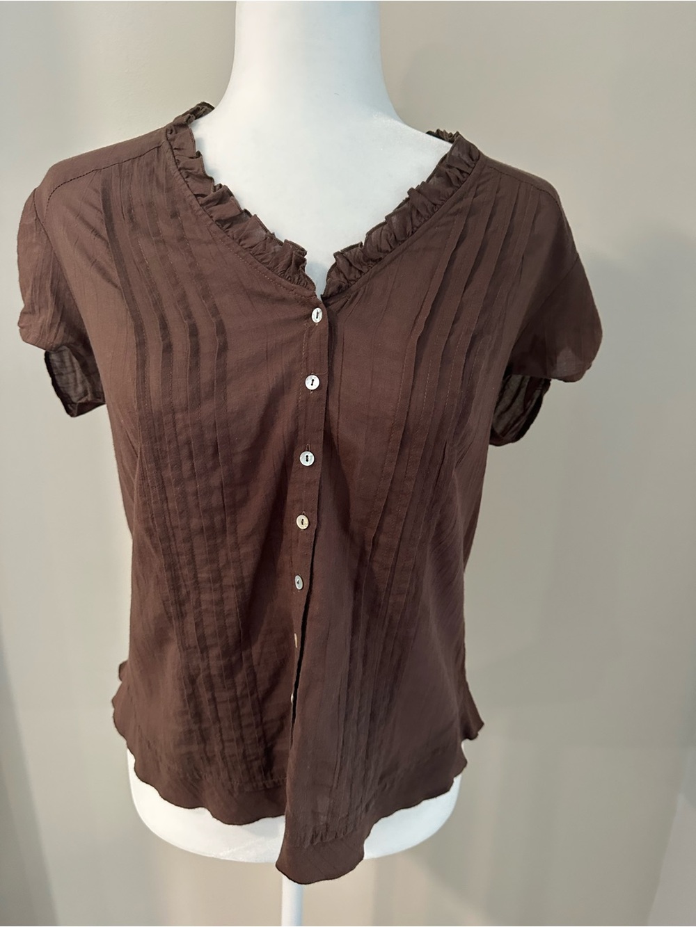 Willi Smith Brown Pintuck Ruffle-Trim Button Blouse